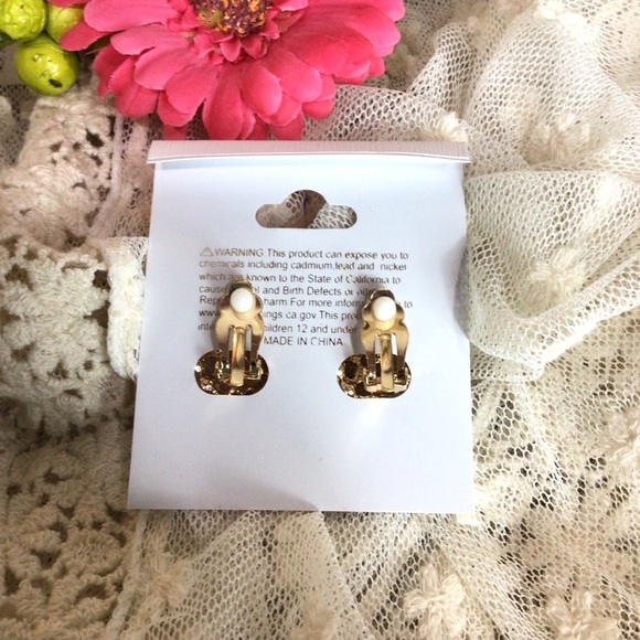 Crystal Rhinestone Bling Sparkle Special Occasion Oval Clip-On Earrings - Picture 5 of 6